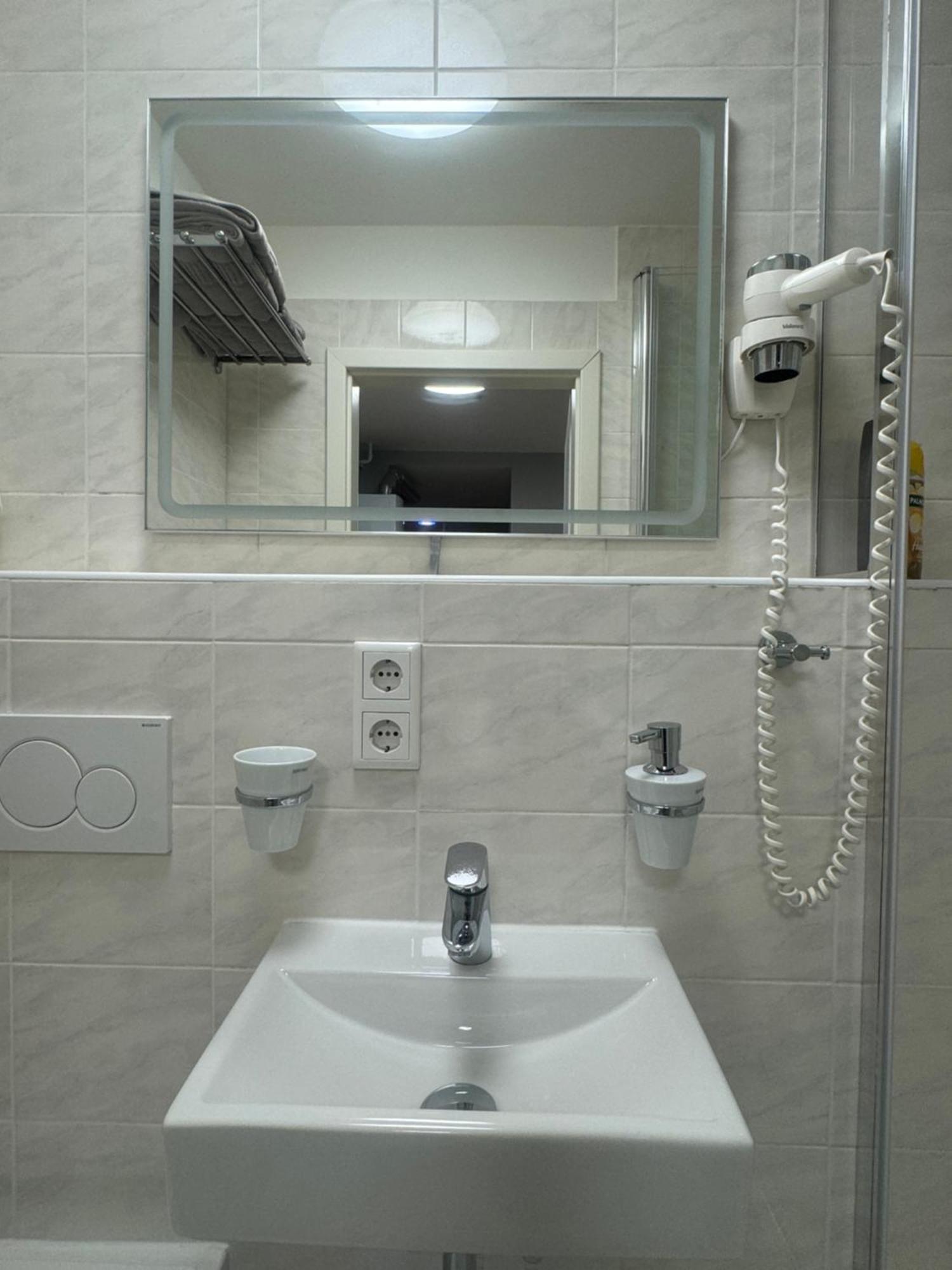 Studio Apartment Am Hauptbahnhof N2 Nürnberg Exteriör bild